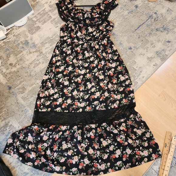 City Chic off shoulder floral maxi dress. Elastic waist. Belted. Size 16. - Picture 9 of 14